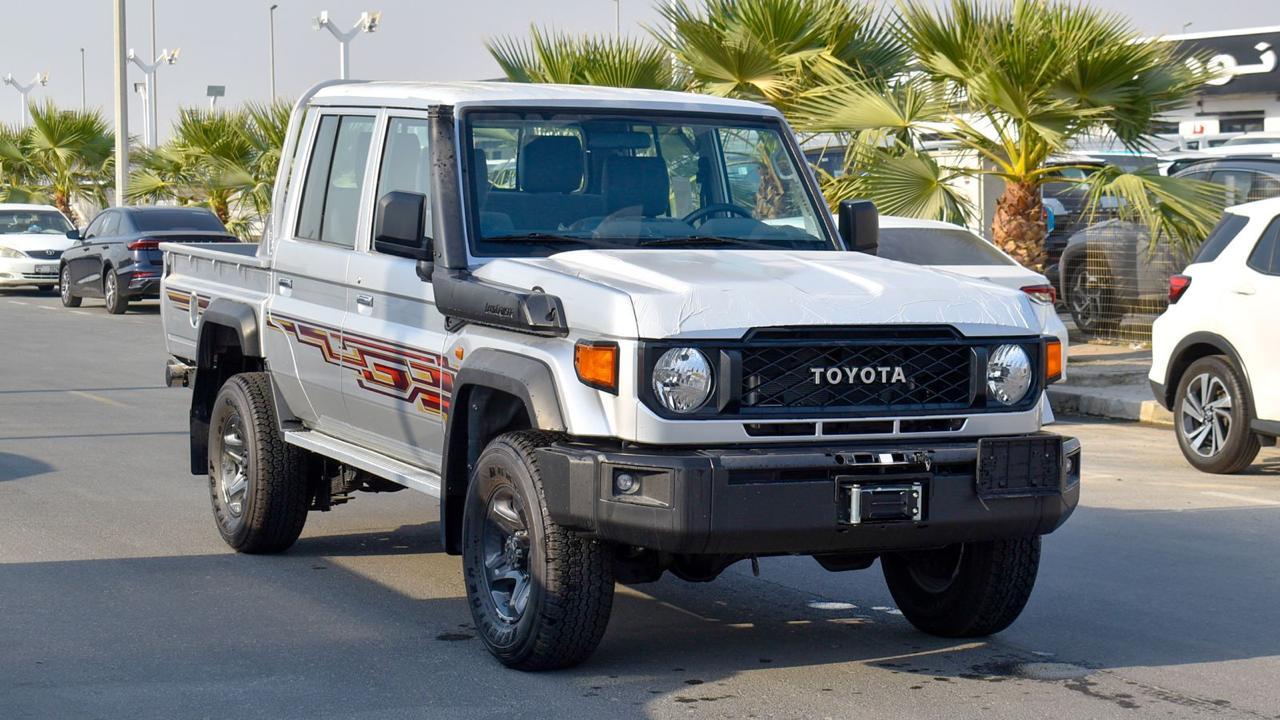 TOYOTA LAND CRUISER 79 DC 4.5L DSL V8 GCC SILVER